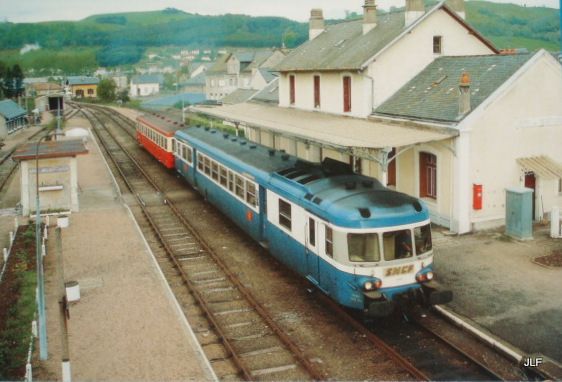 Lot Ancien Train électrique – Maison De Gare Et Bâtiment En Construction