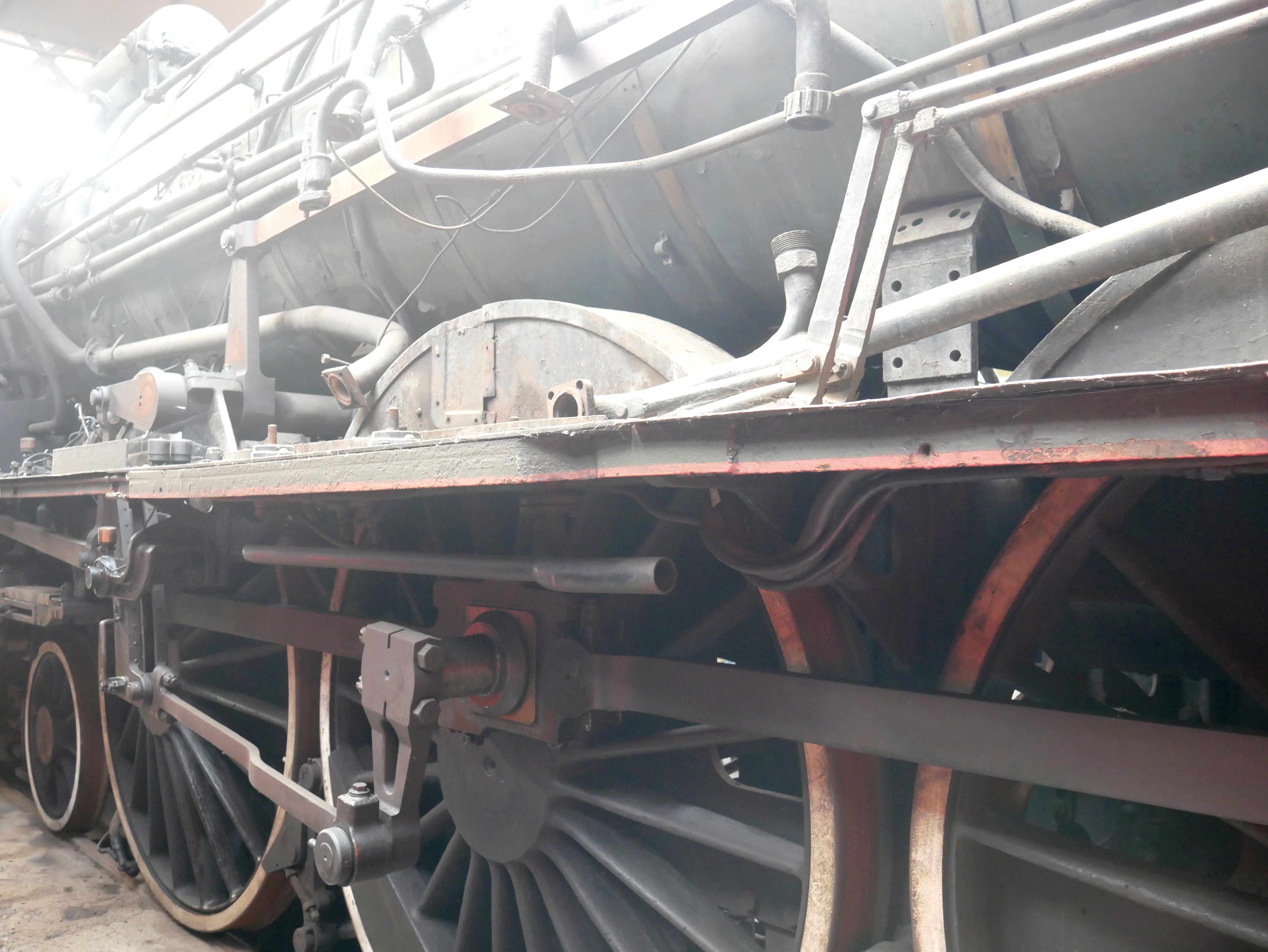 Insolite : Une locomotive à vapeur en gare de Nantes - ICI