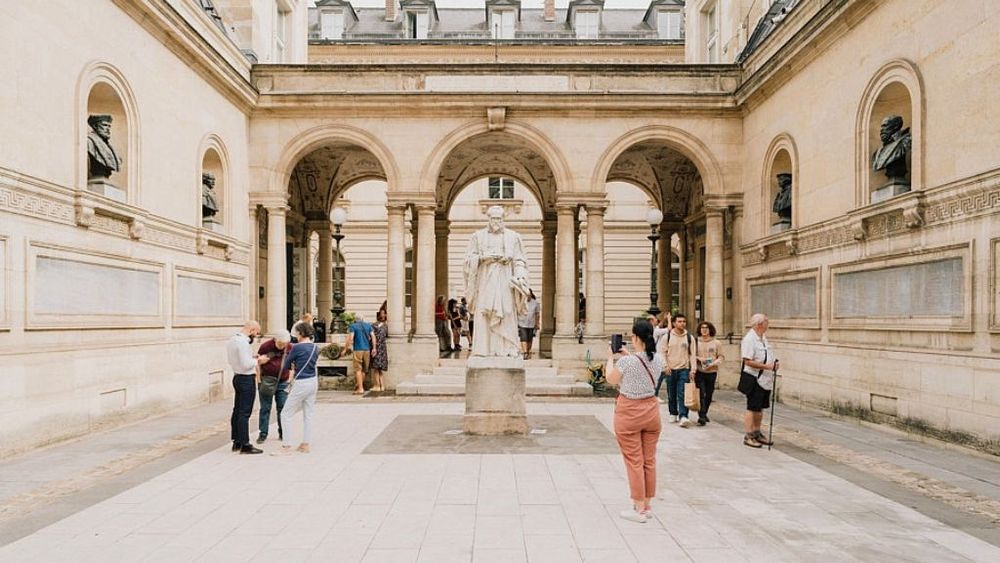 Cour Budé
