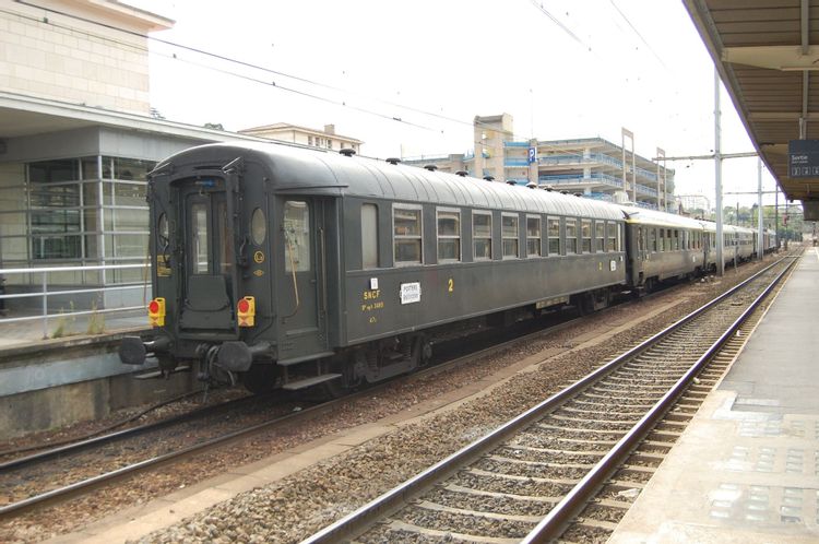VOITURE VOYAGEURS DEV AO courte bicolore 1ère classe Lima HO sans boite EUR 18,90 - FR